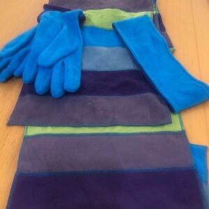 St. John’s bay micro fleece 3 piece set - Scarf -gloves -headband